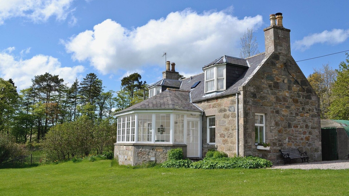 Huntly Cottage | 2 bedroom accommodation in Glen Deveron, by Huntly