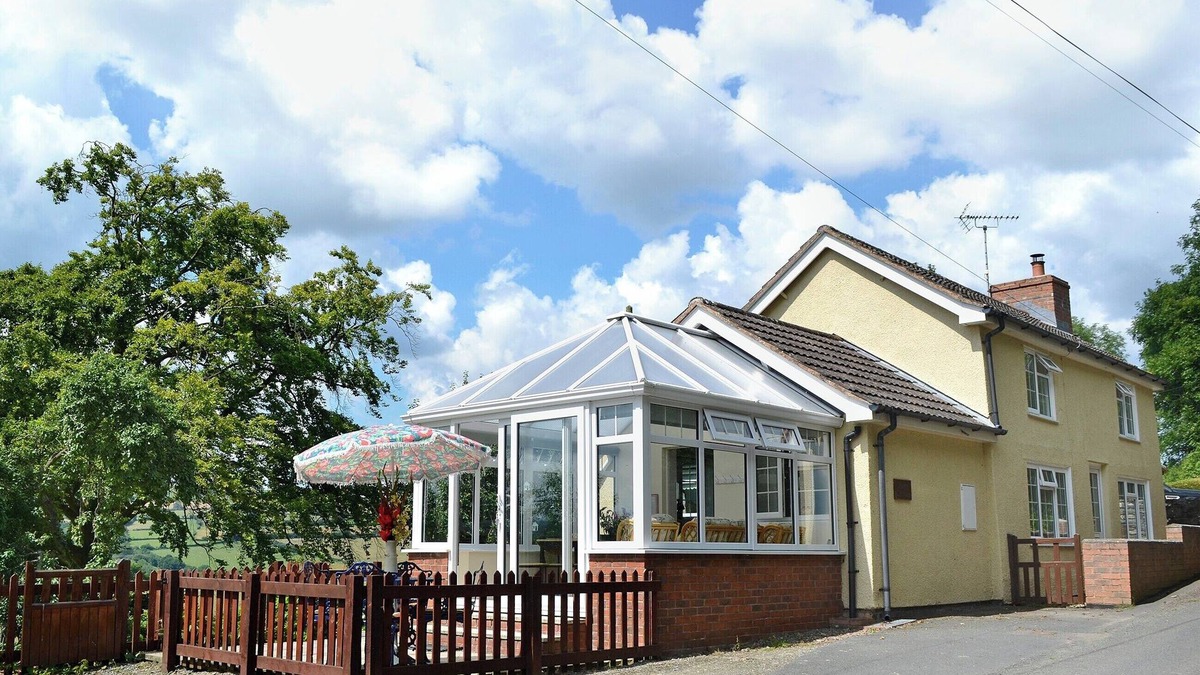 Kington Cottage | 2 bedroom accommodation in Kingswood, near Kington