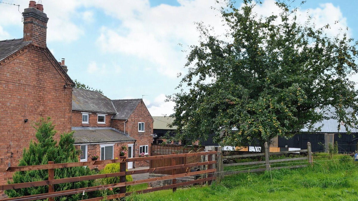 Malpas Cottage | 2 bedroom accommodation in Willington, near Whitchurch