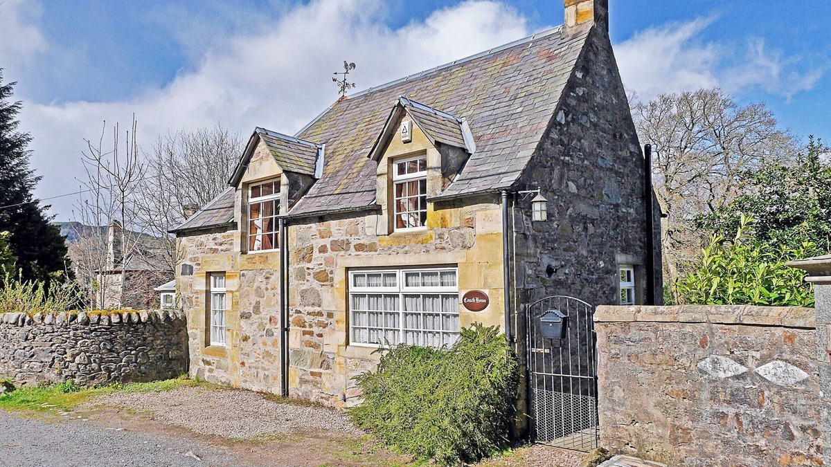 Murthly Cottage | 2 bedroom accommodation in Birnam, near Dunkeld