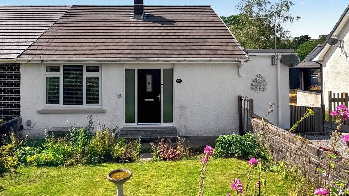 Seven Sisters Cottage | 2 bedroom accommodation in Seven Sisters Neath, near Swansea