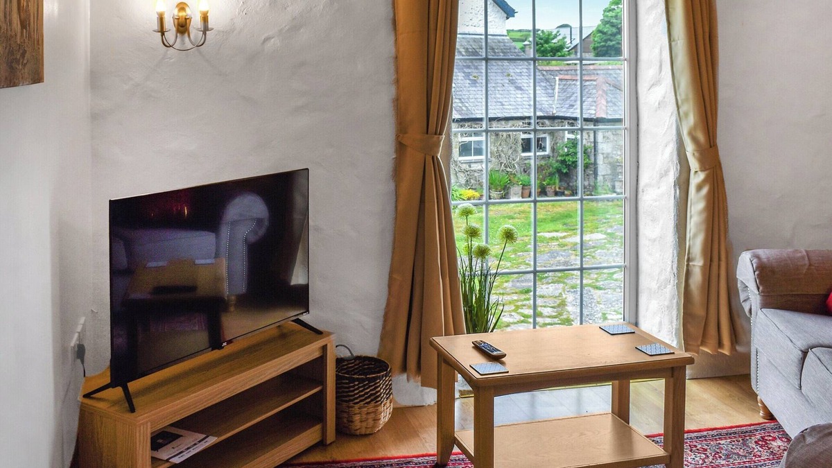 Mabe Burnthouse Cottage | 2 bedroom accommodation in Penryn, near Falmouth