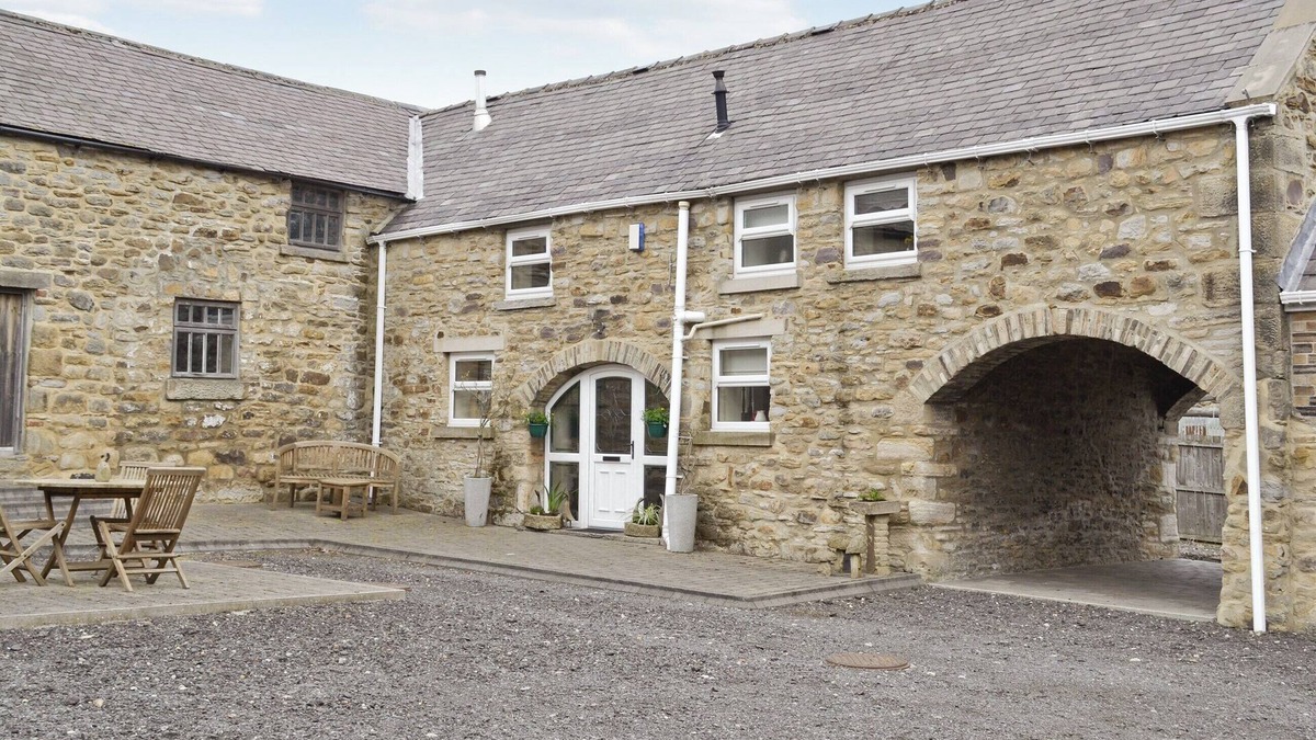 Stanley Cottage | 2 bedroom accommodation in Tantobie, Stanley