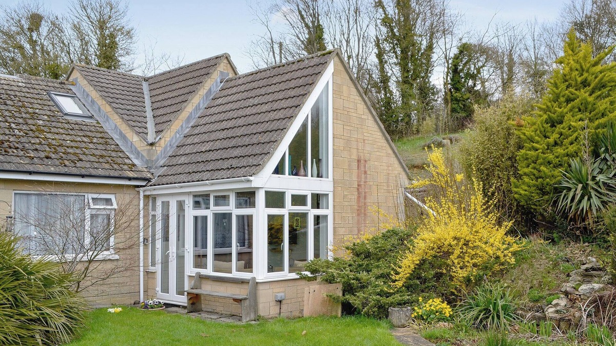 Stroud Cottage | 2 bedroom accommodation in Lypiatt Hill, near Stroud