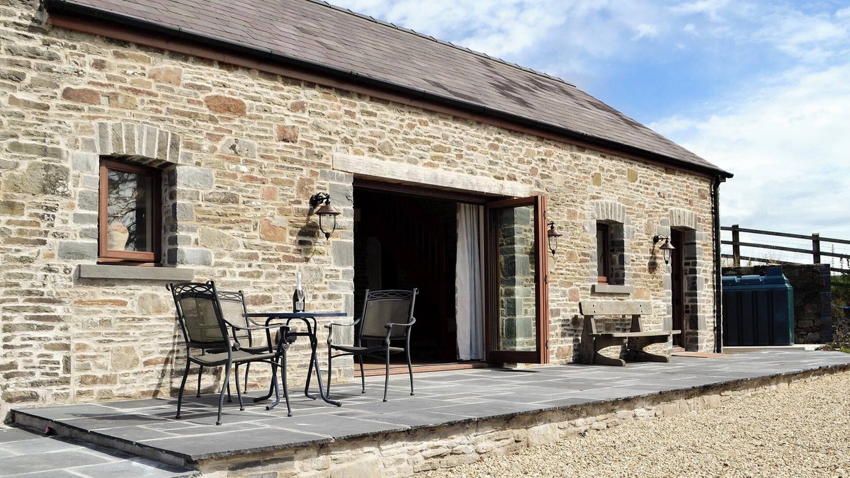 Mawr Cottage | 2 bedroom accommodation in Felindre, near Swansea