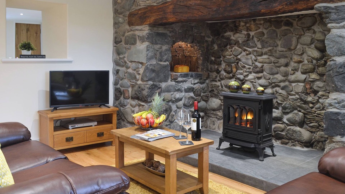 Bryn-crug Cottage | 2 bedroom accommodation in Bryncrug, near Tywyn