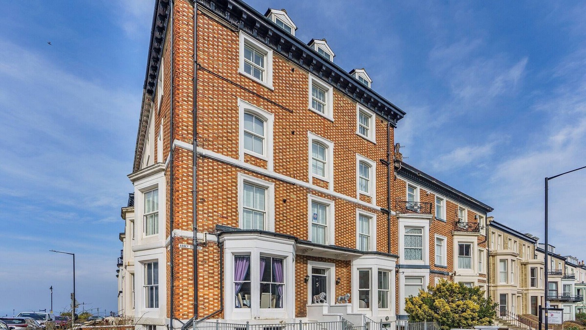 West Cliff Cottage | 2 bedroom accommodation in Whitby