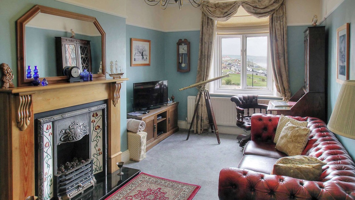 West Cliff Cottage | 2 bedroom accommodation in Whitby
