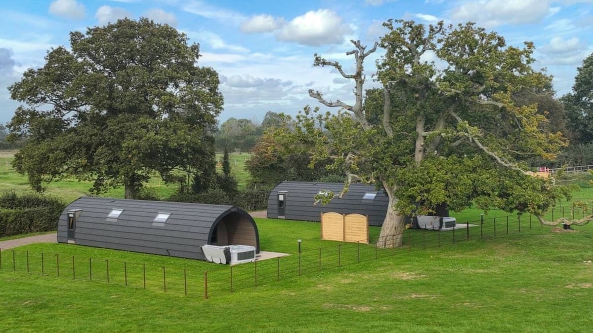 Blackford Ski Chalet | 2 bedroom accommodation in Yeovil