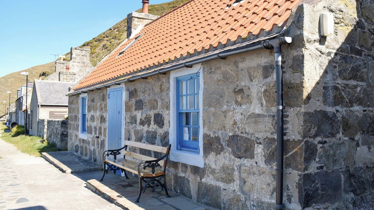 Banff Cottage | 2 bedroom accommodation in Crovie, Gardenstown