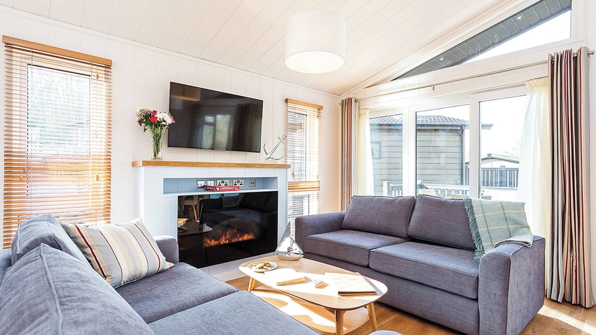 Ryde Ski Chalet | 2 bedroom accommodation in Wootton Bridge, Nr Cowes