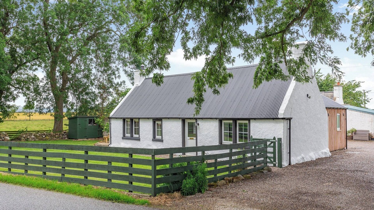 Tain Cottage | 2 bedroom accommodation in Fearn, near Tain