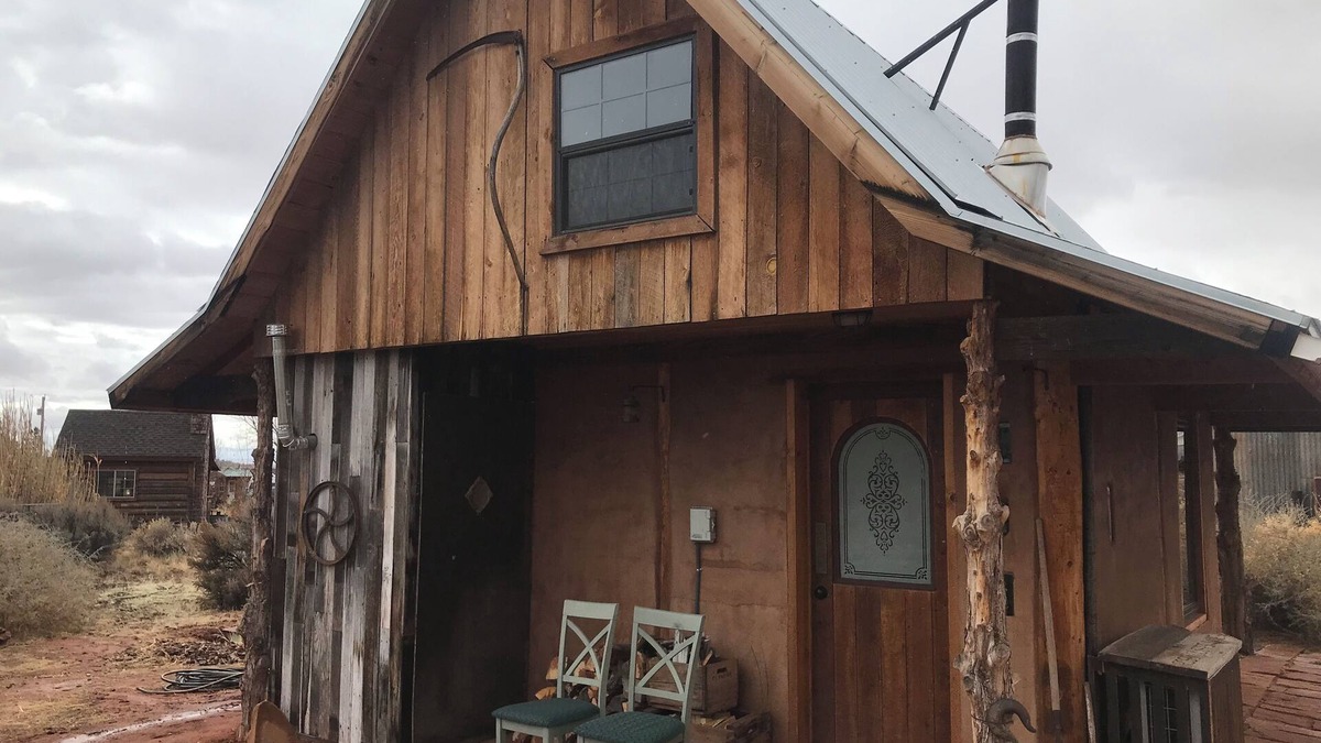 Cane Beds Cottage | 2 bedroom adobe home with AC, WiFi, great views, and new sauna and outdoor tub!