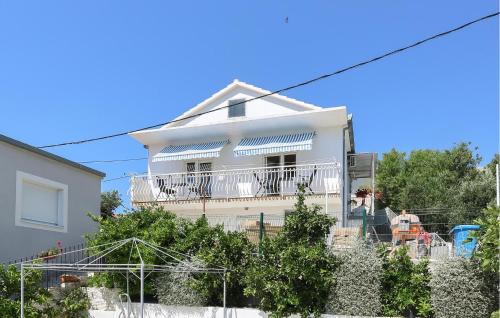 Gustirna Apartment | 2 Bedroom Amazing Apartment In Gustirna