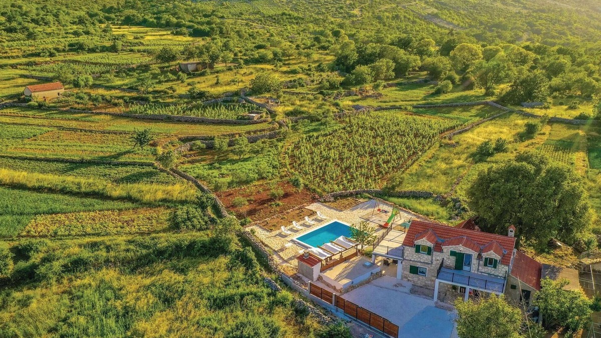 Ljubitovica House | 2 bedroom amazing home in Ljubitovica