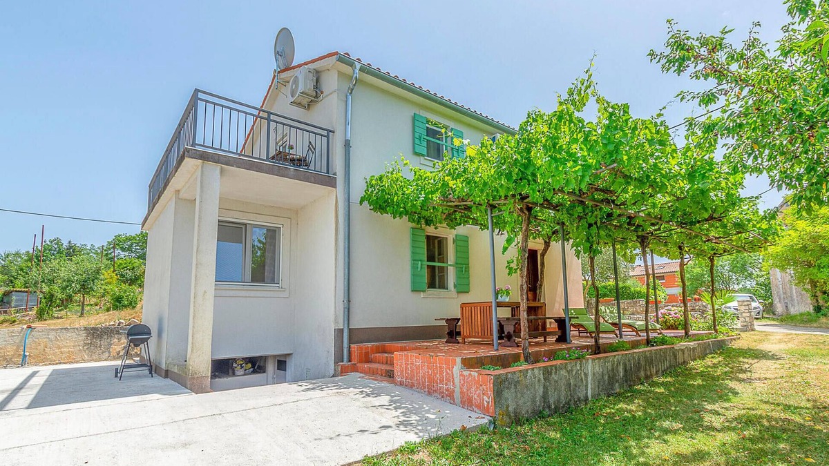 Sumber House | 2 bedroom amazing home in Nedescina