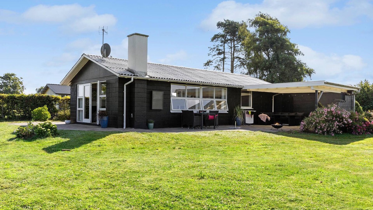 Skastrup Strand House | 2 bedroom amazing home in Bogense