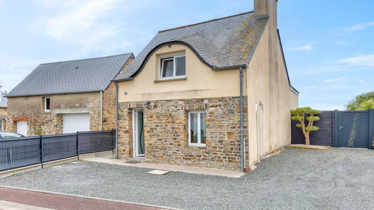 Creances House | 2 bedroom amazing home in Créances