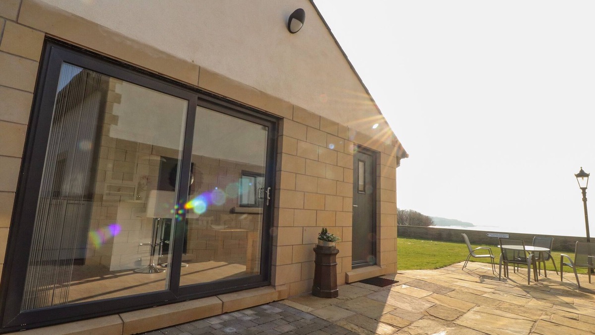 Heysham Cottage | 2 BEDROOM ANNEXE, country holiday cottage in Morecambe