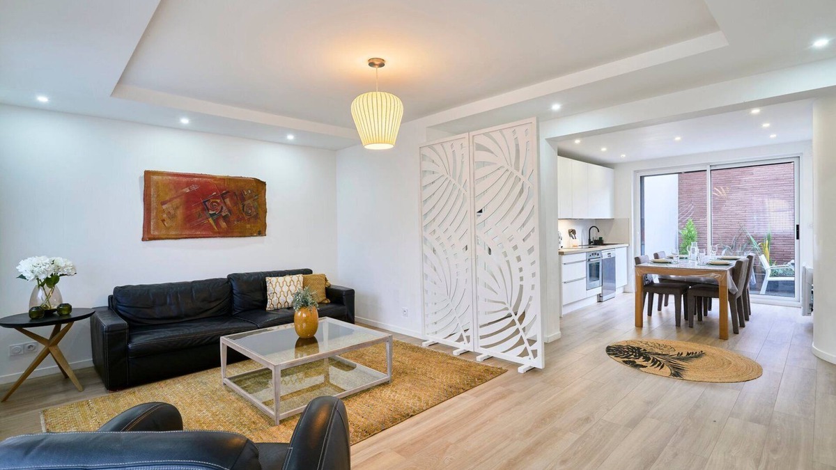 Marcq-en-Baroeul Apartment | 2 bedroom apartment w/courtyard at Croisé Laroche