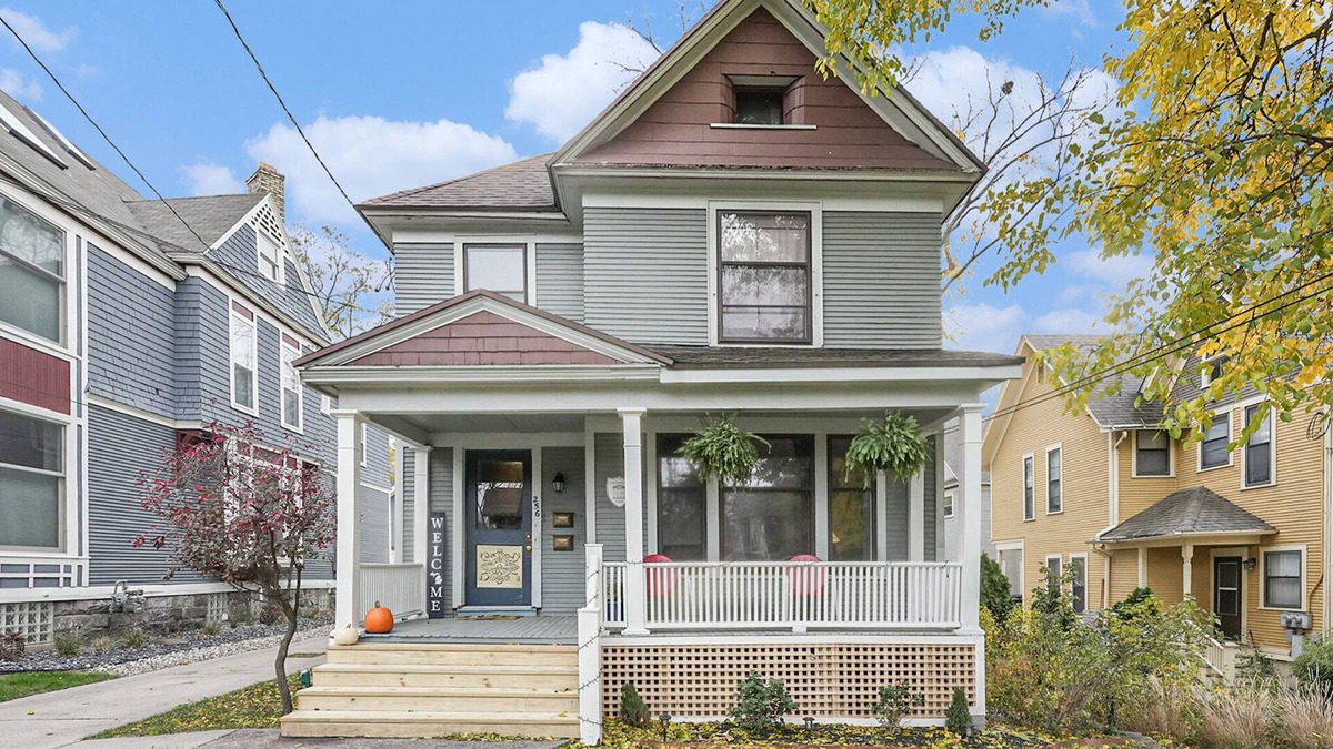 Grand Rapids Apartment | 2 Bedroom Apartment 1st floor in historic district near downtown Grand Rapids!