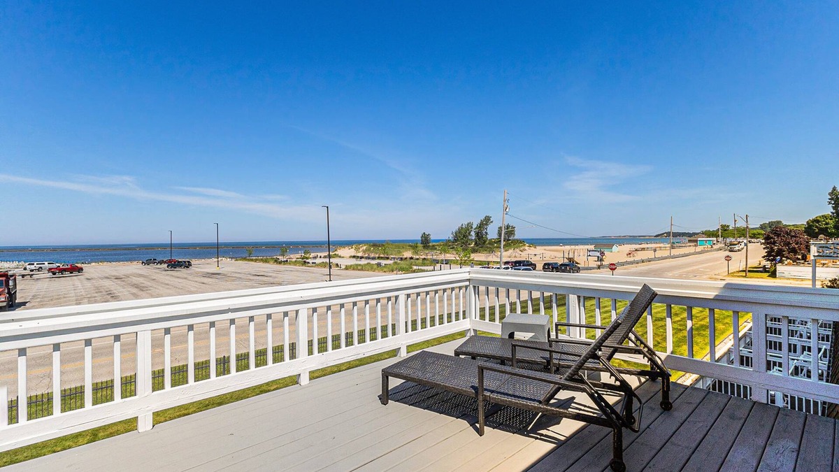 Ludington Condo | 2-bedroom Apartment-2 Balconies-Personal Patio-Porch-Lake Michigan View-Sleeps 8