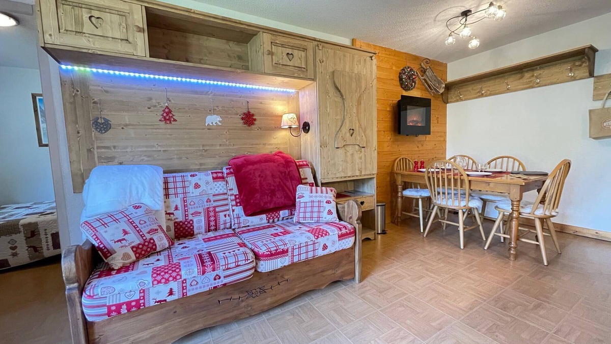 Flumet Apartment | 2-bedroom apartment at ski slopes with indoor pool