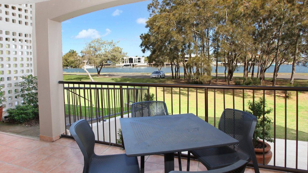 Mooloolaba Apartment | 2 Bedroom Apartment with pool and reverse Air conditioning