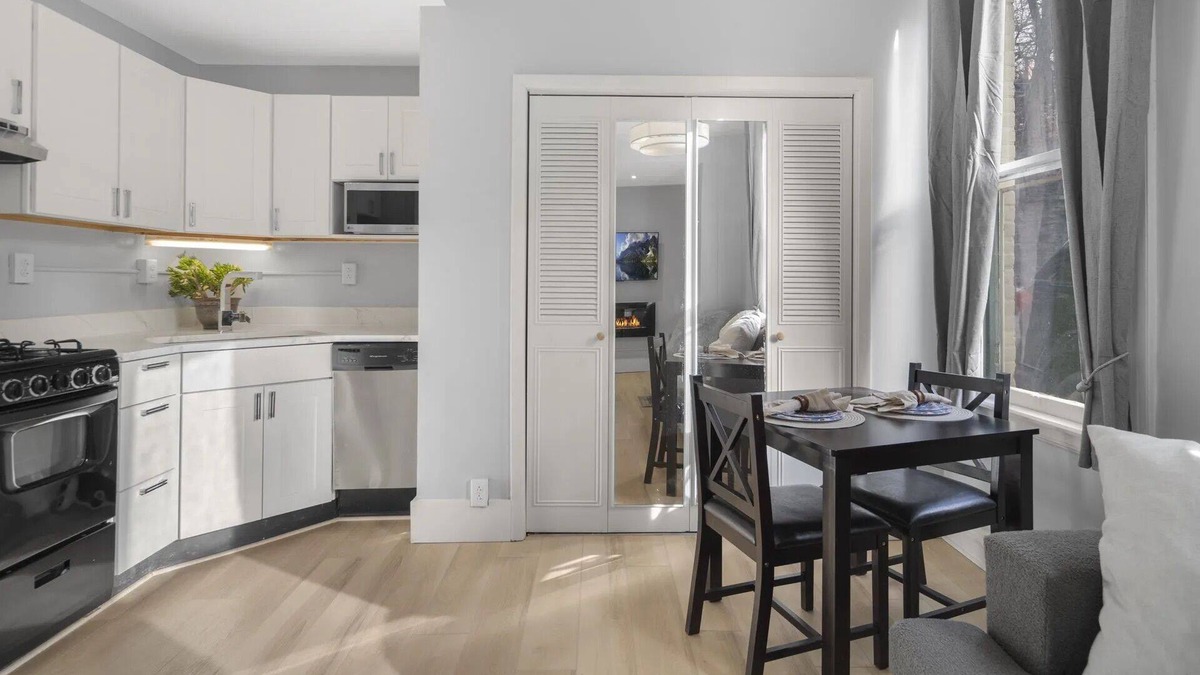Collegetown Apartment | 2-bedroom apartment close to downtown and Collegetown
