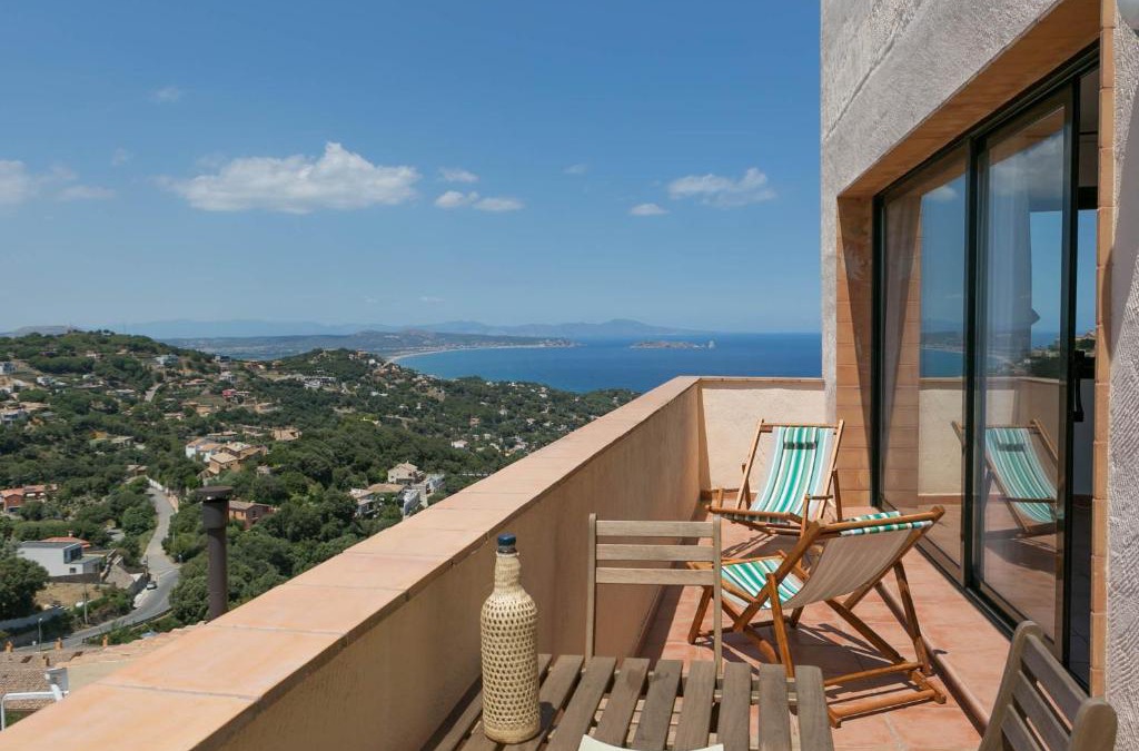 Begur Apartment | 2 bedroom apartment in Begur center. Sea views, terrace and pool (Ref:H09)