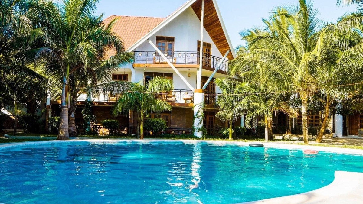 Diani Beach Resort | 2-bedroom apartment in Diani, 2 minutes drive/5 minutes walk to the beach.