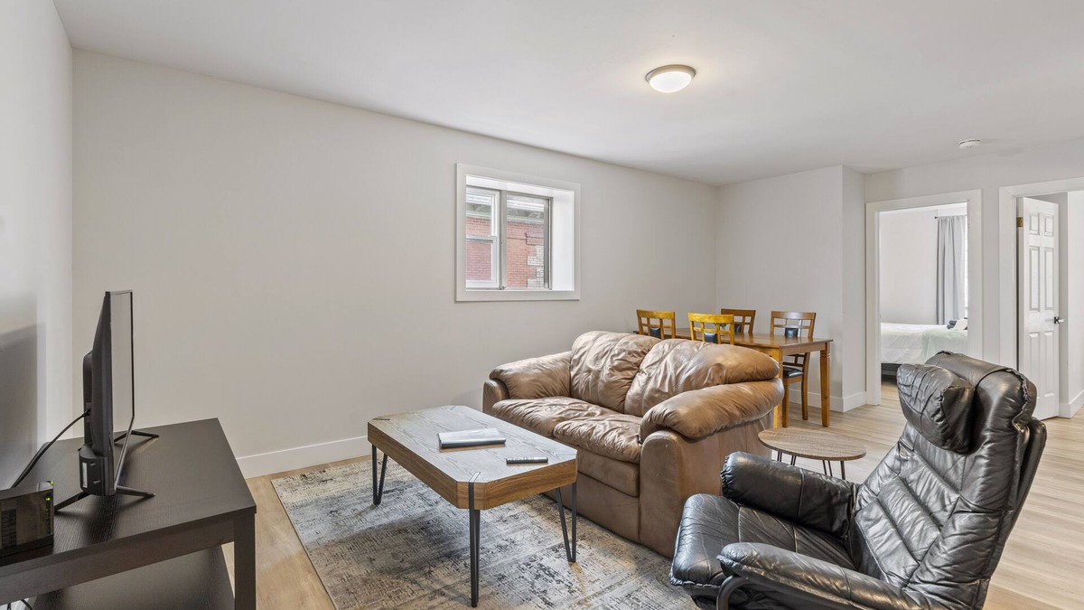 Exeter Apartment | 2 Bedroom Apartment In Exeter - Bo's BNBs Unit 3