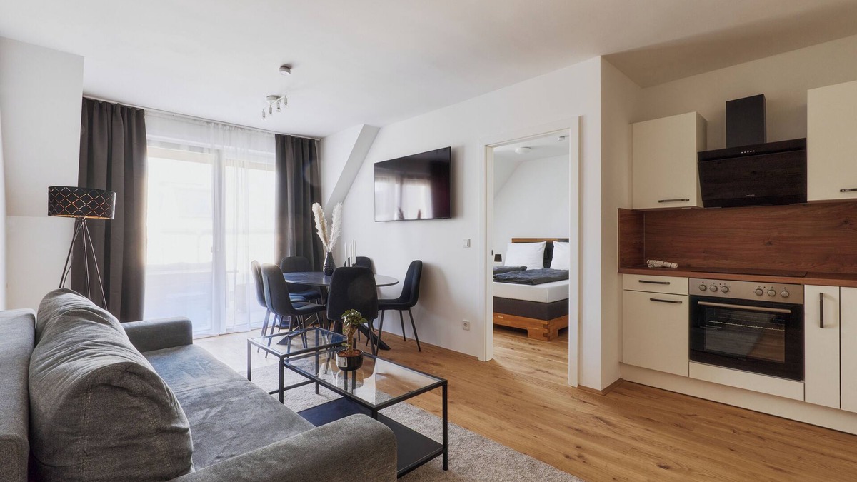 Hirschstetten Apartment | 2-bedroom apartment in enchanting Wien with WiFi, AC, terrace and grill