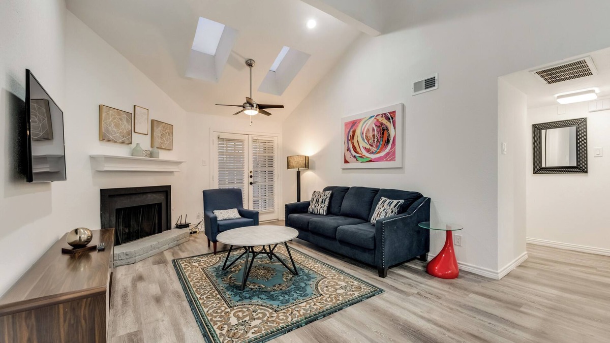 Vickery Meadow Apartment | 2-bedroom apartment in superb Dallas with WiFi, AC