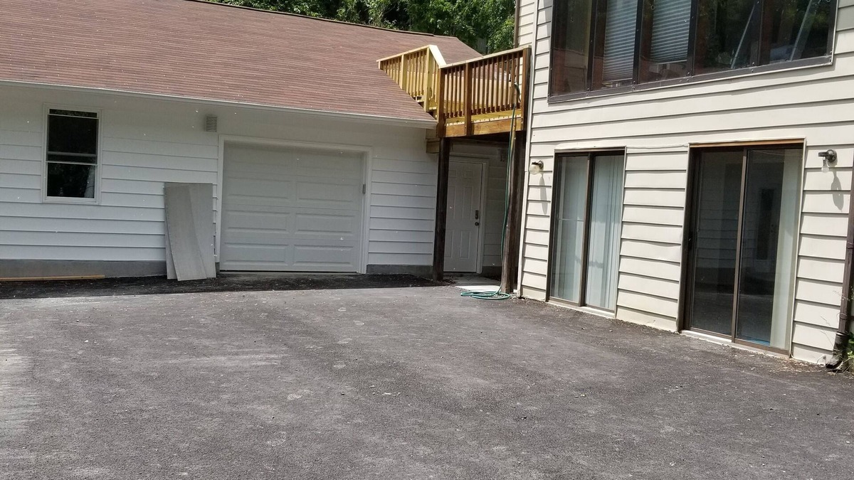 Bethesda Apartment | 2 bedroom apartment in an upscale part of Bethesda/DC