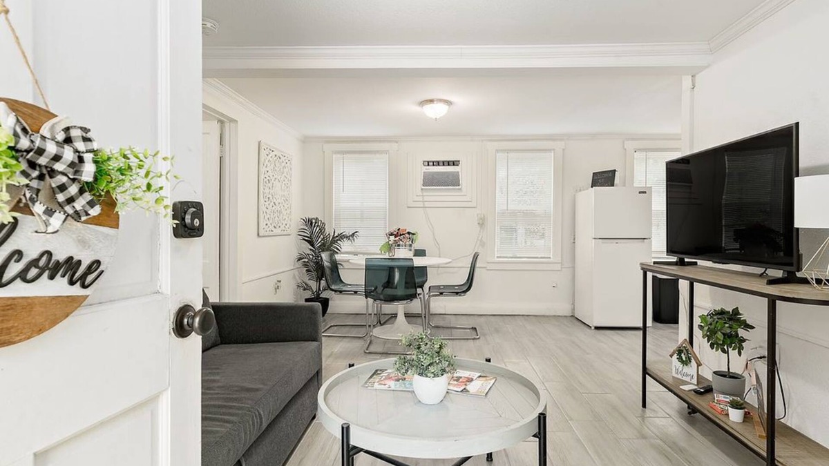 Lakeland Apartment | 2-Bedroom Apartment Located Near Downtown Lakeland & Lake Hollingsworthn