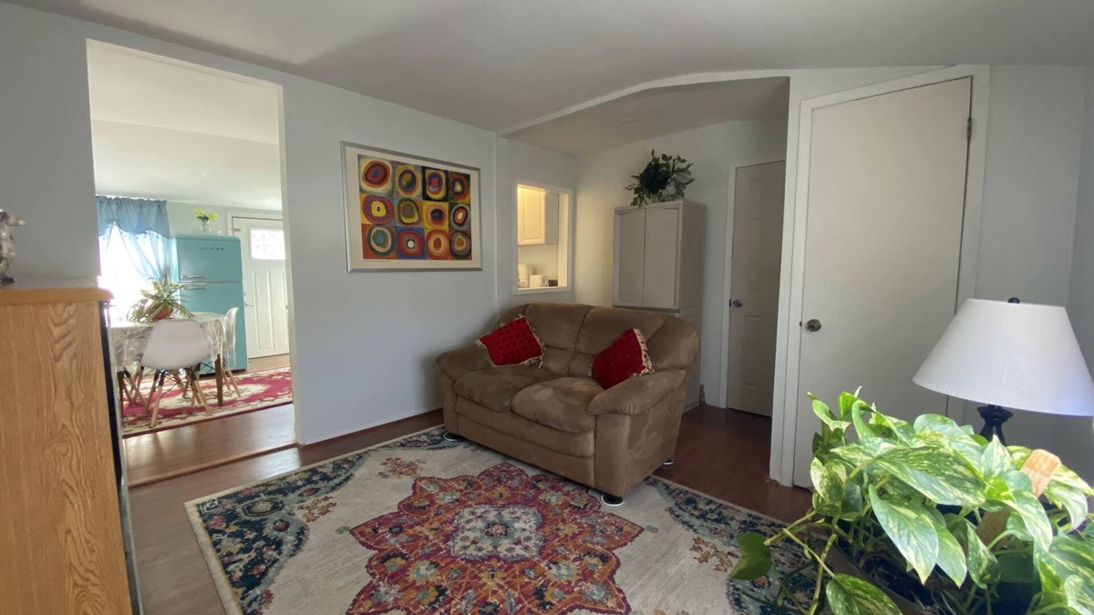North Bellport Apartment | 2 bedroom apartment minutes away from Gambling, Bars, Restaurants, Water Park.