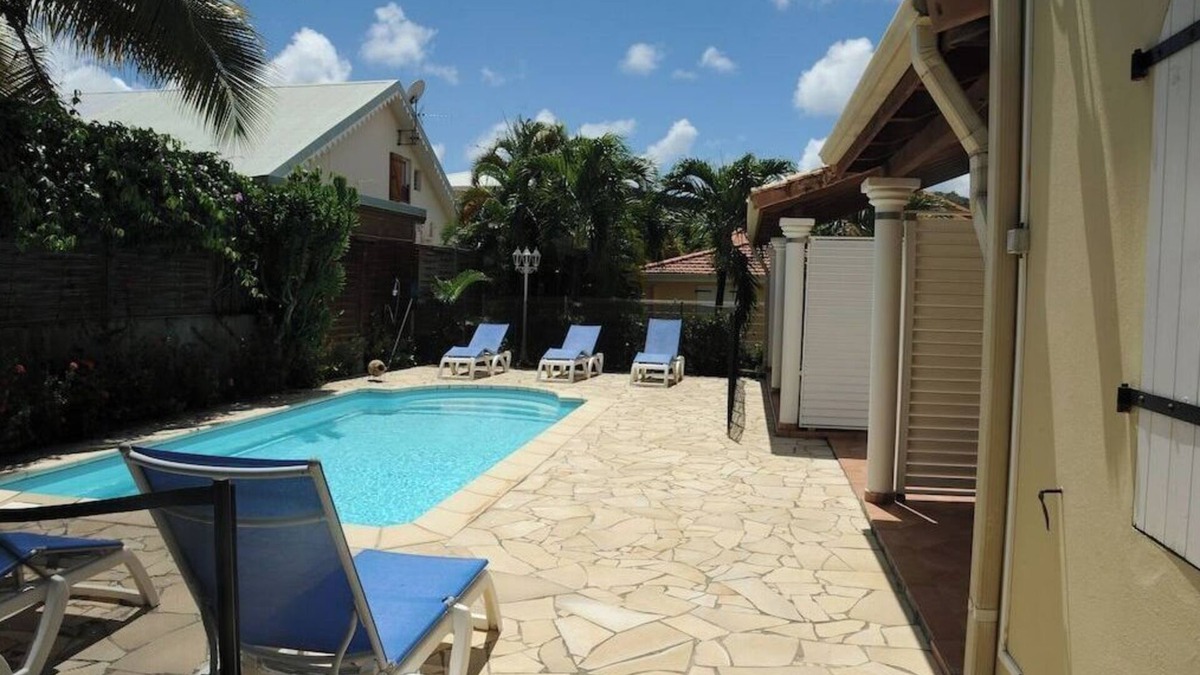Sainte-Anne Apartment | 2 bedroom apartment + mezza in a holiday residence by the sea