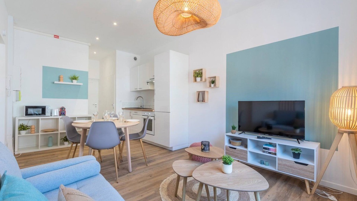 Roubaix Apartment | 2 bedroom apartment near tram, CHR + parking