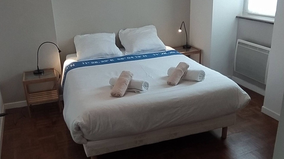 Lesneven Apartment | 2-bedroom apartment on 2nd floor for 4 people max.