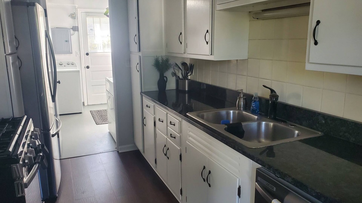 Lake Bluff Apartment | 2 Bedroom apartment in Downtown Lake Bluff