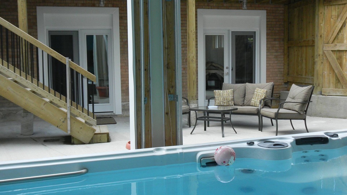 Kitchener Apartment | 2 Bedroom Apartment With Pool West Side