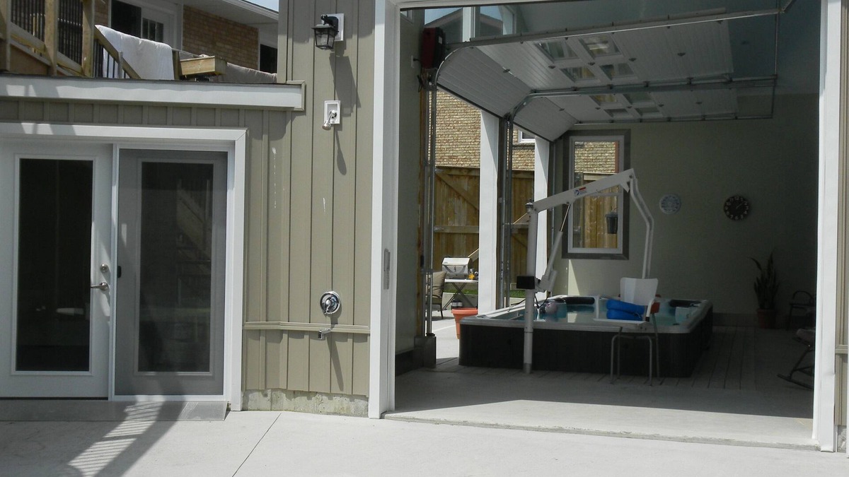 Kitchener Apartment | 2 Bedroom Apartment With Pool East Side