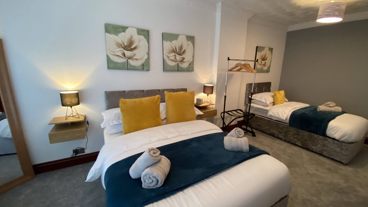 Cwmbrwla Apartment | 2 bedroom Apartment | Wifi | Workspace