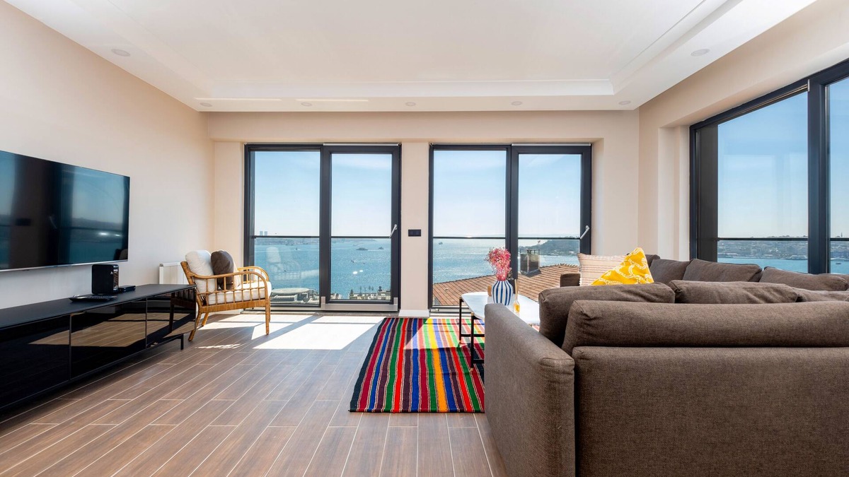 Taksim Apartment | 2-bedroom apartment with Bosphorus view, WiFi and AC in brilliant Istanbul