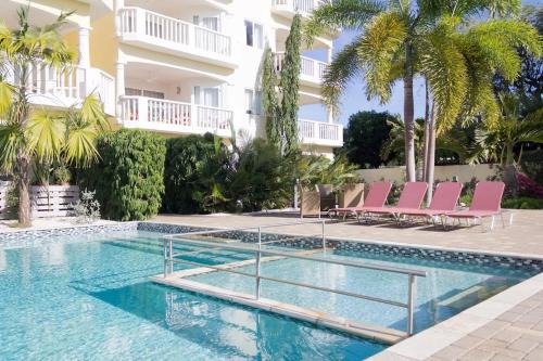 Sint Michiel Apartment | 2 Bedroom Apartment Walking Distance From Blue Bay Beach