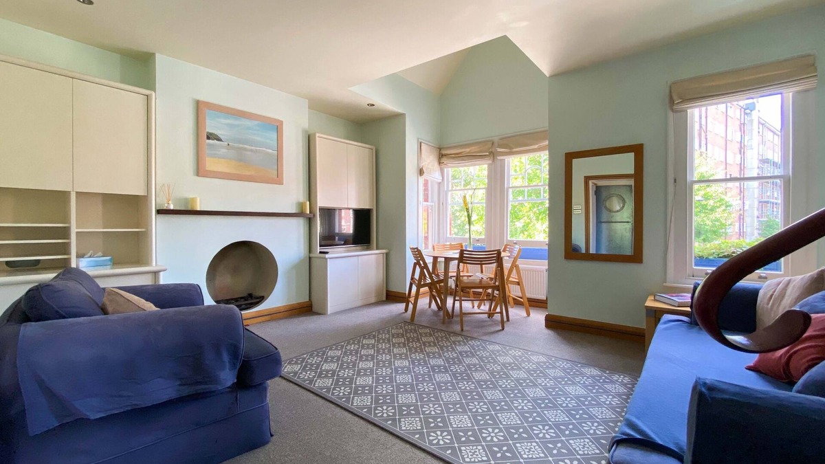 Ravenscourt Park Apartment | 2 BEDROOM APARTMENT, WEST LONDON