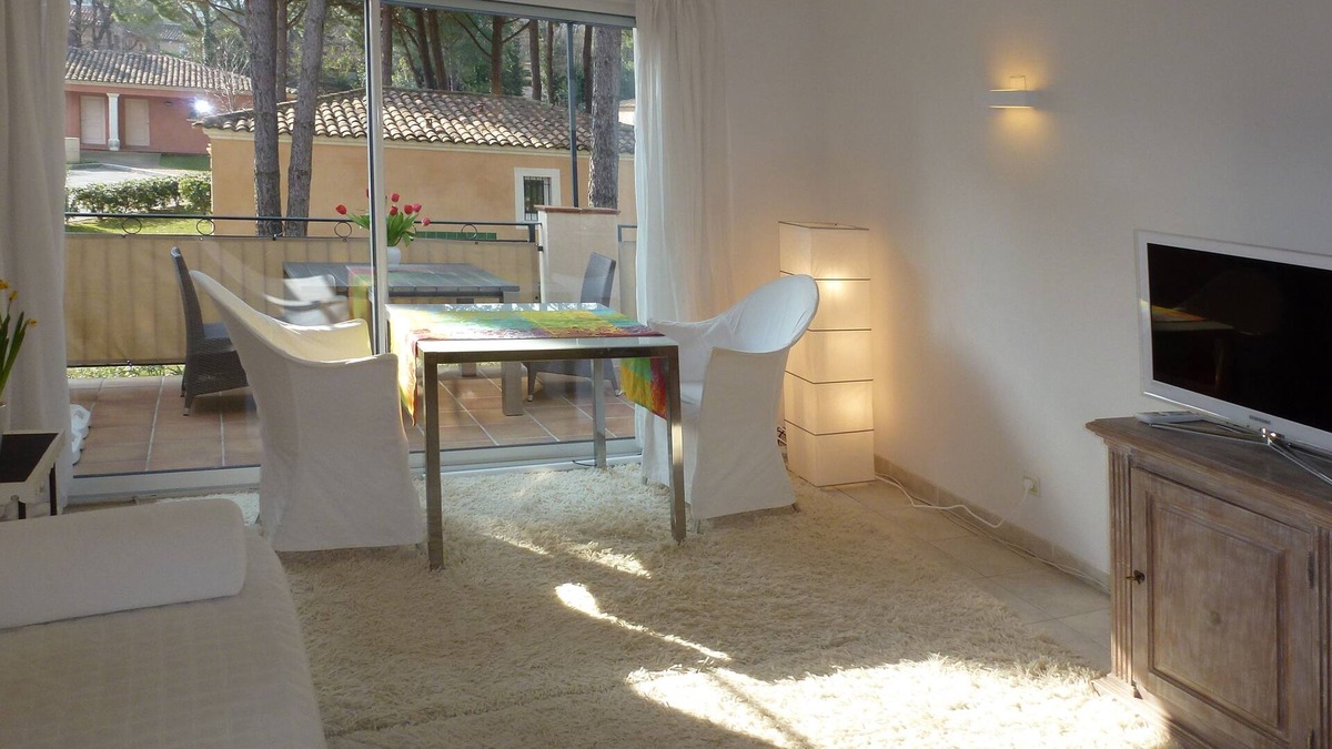 Cote d'Azur- French Riviera Apartment | 2-bedroom apartment with large terrace - Saint-Tropez (700 m) - beach (300 m)