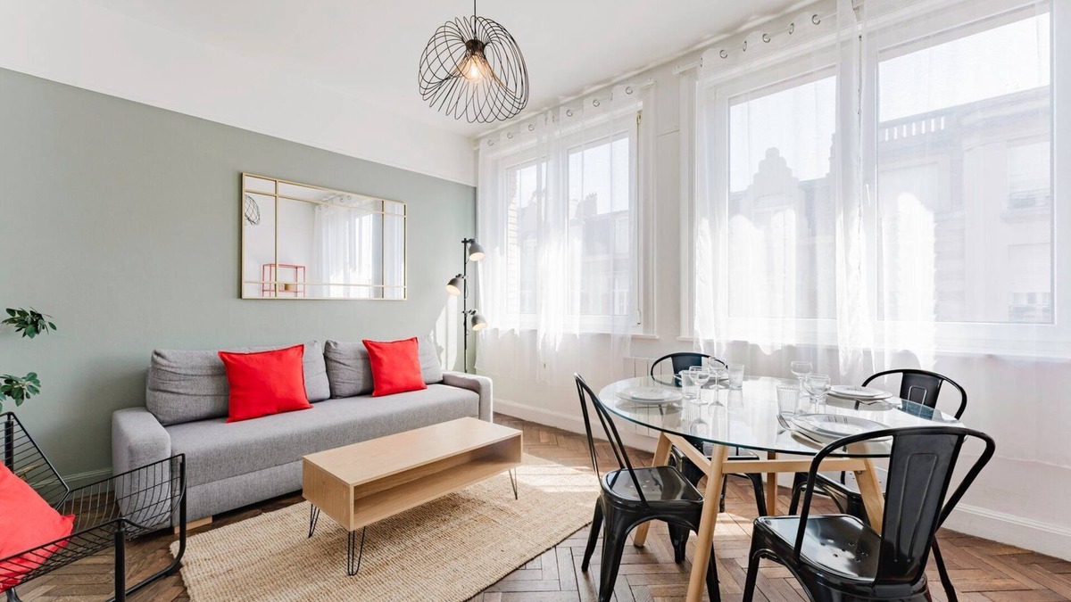 Lille Centre Ville Apartment | 2 bedroom apartment with parking, near metro
