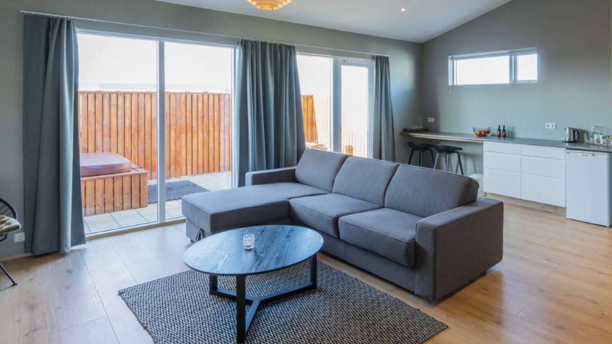 Hella House | 2 Bedroom Apartment with Hot Tub - Stracta Hotel Hella